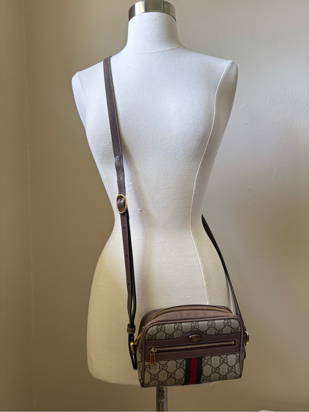 Preloved Authentic Gucci Brown GG Supreme Small Crossbody Bag